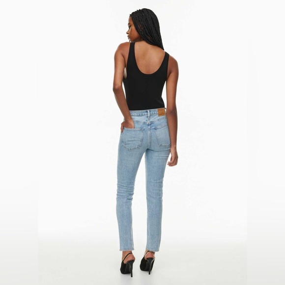 DENIM FORUM ARITZIA The Yoko High Rise Slim
High-waisted slim jeans (J4) - Picture 6 of 12